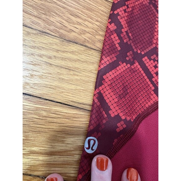 Lululemon Size 4 Vent It Out Crop 19" Leggings Red Snake - Picture 4 of 5